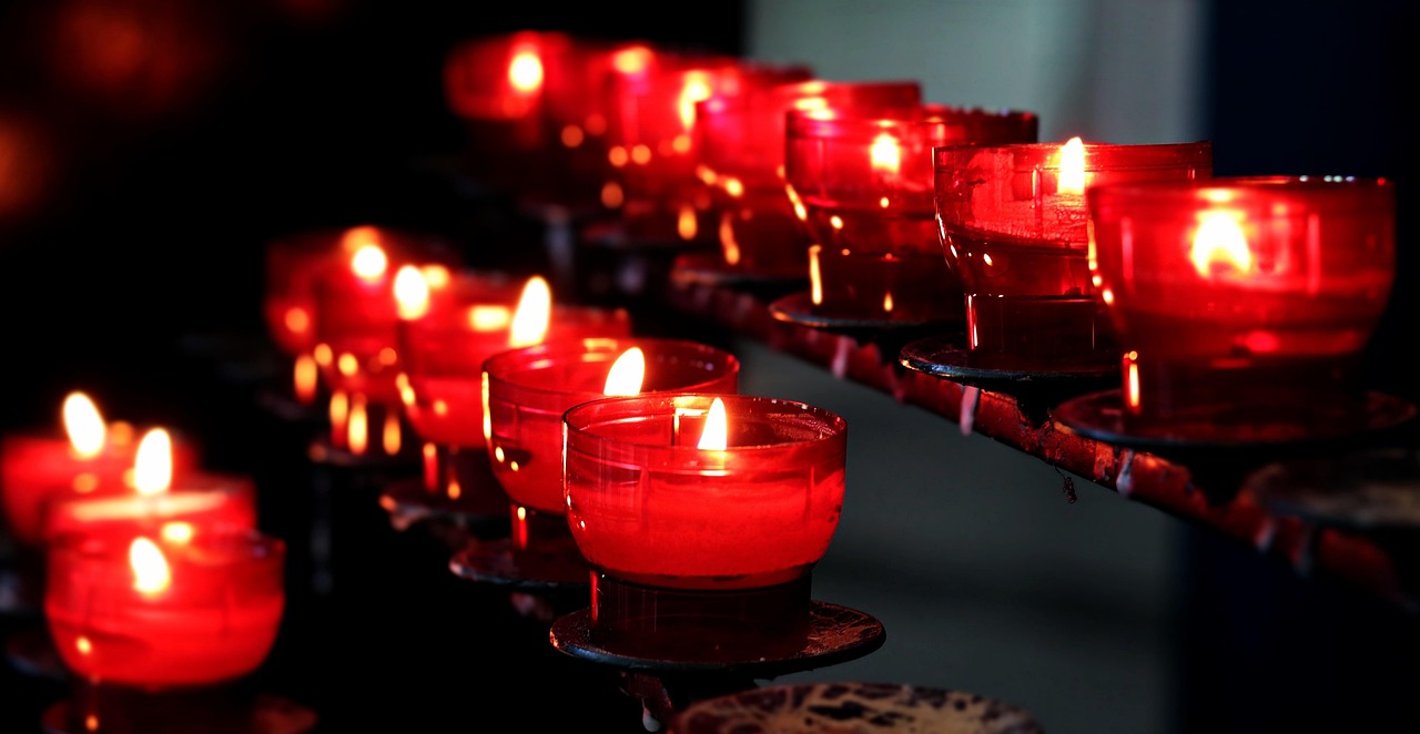 découvrez l'univers fascinant de la religion, explorez ses croyances, ses pratiques et son impact sur la culture et la société à travers les ùges. plongez dans la diversité des traditions religieuses et leurs enseignements.