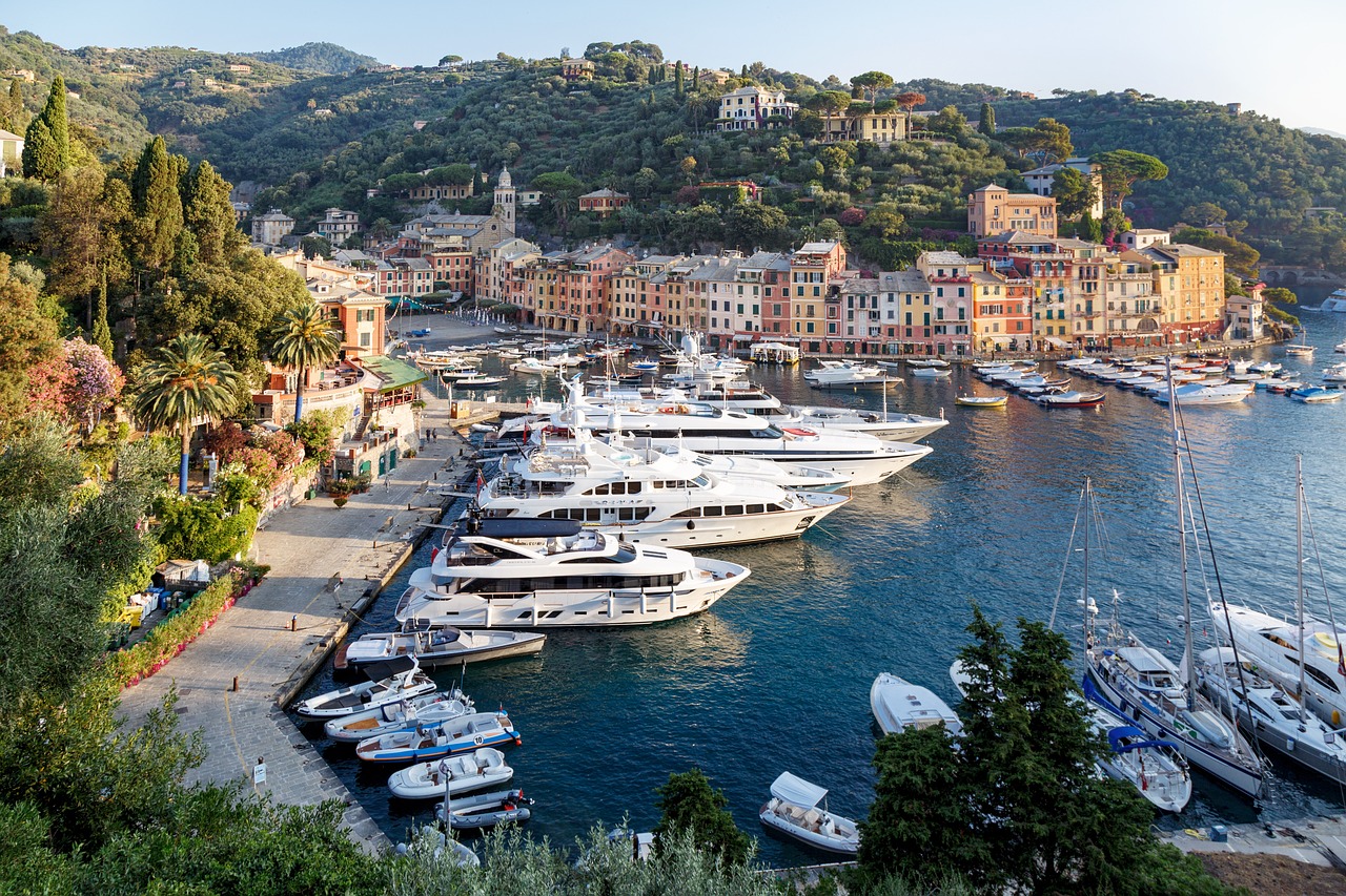 découvrez l'expérience inoubliable d'un yacht sur les eaux turquoise. profitez du luxe, de la détente et de services sur mesure, que ce soit pour une journée ou une croisière prolongée. embarquez pour une aventure maritime mémorable avec vue imprenable et confort exceptionnel.