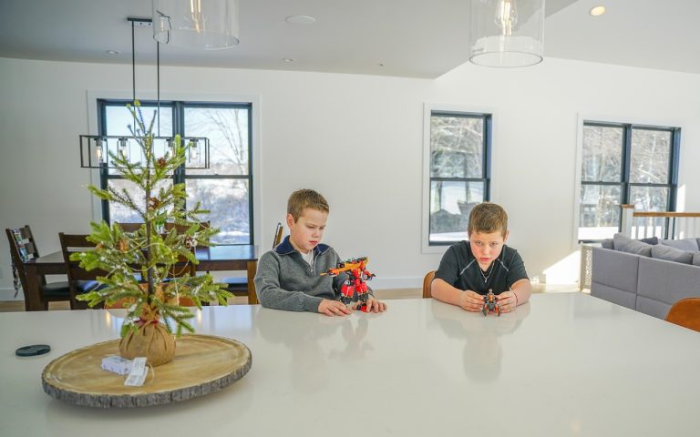 découvrez une multitude d'activités intérieures passionnantes pour tous les âges. que ce soit pour des journées pluvieuses ou des moments de détente, explorez nos idées créatives et amusantes pour passer du temps à l'intérieur tout en vous amusant avec vos proches.