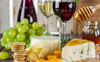 découvrez l'art de la gastronomie : une célébration des saveurs, des techniques culinaires raffinées et des découvertes gastronomiques à travers le monde. embarquez pour un voyage culinaire inoubliable, où chaque plat raconte une histoire et réveille vos papilles.