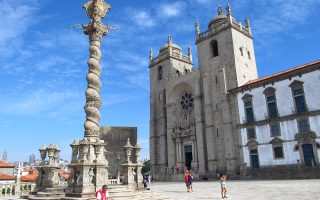 découvrez porto, la charmante ville du portugal, connue pour ses rives pittoresques, ses vins renommés et son architecture historique. explorez ses ruelles pavées, savourez ses délices culinaires et admirez le célèbre pont dom luís i. un voyage inoubliable vous attend à porto !