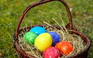 découvrez la magie de pâques : traditions, œufs colorés, recettes délicieuses et activités pour toute la famille. célébrez cette fête en plein air et partagez des moments inoubliables !