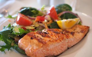 découvrez les délices de la cuisine locale, mettant en avant des ingrédients frais et des recettes traditionnelles qui reflètent la richesse culturelle de notre région. explorez les saveurs authentiques qui raviront vos papilles.