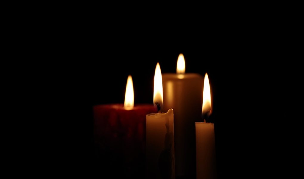 découvrez la signification et les traditions de la toussaint, une fête célébrée en mémoire des saints et des fidèles défunts. explorez les coutumes culturelles, les pratiques religieuses et l'importance de cette journée dans le calendrier chrétien.