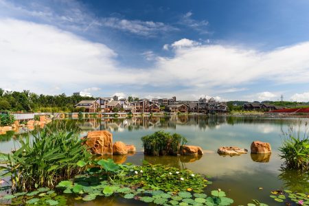 découvrez le charme des petites villes : des paysages pittoresques, une atmosphère conviviale et des trésors cachés à explorer. laissez-vous séduire par la tranquillité et le caractère authentique de ces destinations uniques.