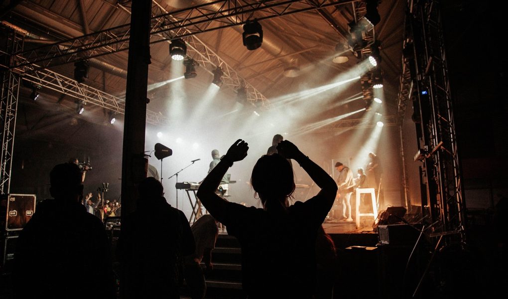 découvrez un festival culturel unique célébrant la diversité artistique et les traditions du monde entier. rejoignez-nous pour des performances vibrantes, des ateliers immersifs et une expérience inoubliable qui met en lumière la richesse des cultures.