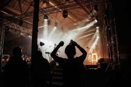 découvrez un festival culturel unique célébrant la diversité artistique et les traditions du monde entier. rejoignez-nous pour des performances vibrantes, des ateliers immersifs et une expérience inoubliable qui met en lumière la richesse des cultures.