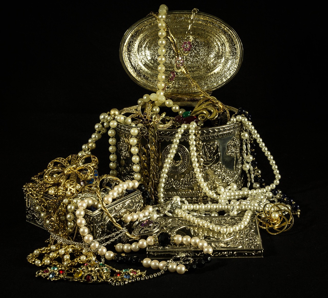 découvrez un monde fascinant de trésors cachés, d'objets rares et de richesses inestimables. plongez dans l'aventure de la recherche de trésors et laissez-vous émerveiller par l'histoire et la valeur de ces joyaux du passé.