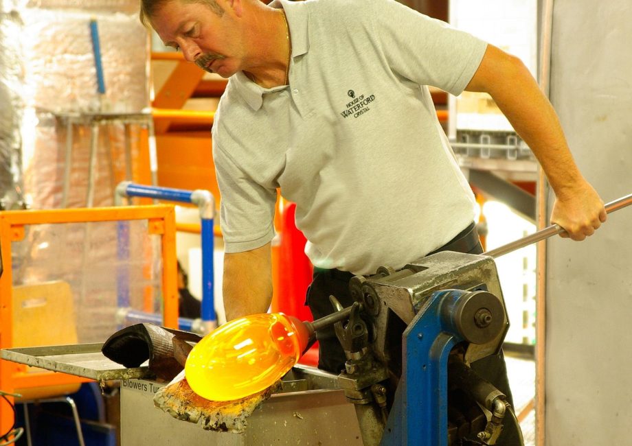 découvrez l'univers des artisans : passion, savoir-faire et tradition au cœur de chaque création. trouvez des professionnels talentueux pour réaliser vos projets et personnaliser votre intérieur avec des œuvres uniques.