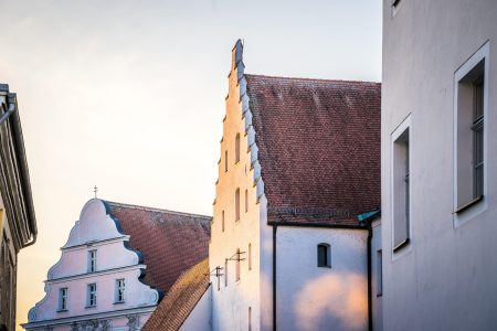 découvrez les bâtiments historiques qui témoignent du riche patrimoine architectural. plongez dans l'histoire à travers des édifices majestueux et des monuments emblématiques qui racontent des récits fascinants.