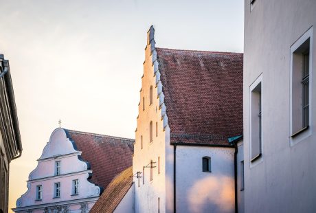 découvrez les bâtiments historiques qui témoignent du riche patrimoine architectural. plongez dans l'histoire à travers des édifices majestueux et des monuments emblématiques qui racontent des récits fascinants.