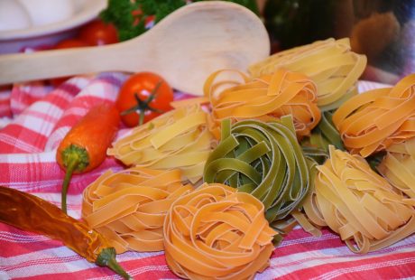 découvrez l'authenticité de la gastronomie avec nos recettes traditionnelles. plongez dans un univers culinaire riche en saveurs et en histoires, où chaque plat raconte un voyage à travers les cultures. explorez des ingrédients de qualité, des techniques ancestrales, et savourez des mets faits maison qui raviront vos papilles.