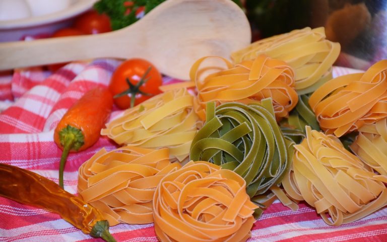découvrez l'authenticité de la gastronomie avec nos recettes traditionnelles. plongez dans un univers culinaire riche en saveurs et en histoires, où chaque plat raconte un voyage à travers les cultures. explorez des ingrédients de qualité, des techniques ancestrales, et savourez des mets faits maison qui raviront vos papilles.