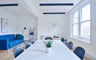 découvrez les tables yougoslaves, alliant artisanat traditionnel et design moderne. explorez notre collection unique qui met en valeur l'élégance et la fonctionnalité pour tous les intérieurs.