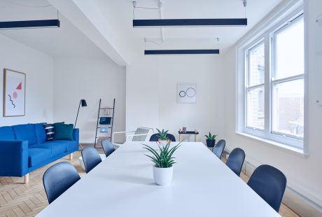 découvrez les tables yougoslaves, alliant artisanat traditionnel et design moderne. explorez notre collection unique qui met en valeur l'élégance et la fonctionnalité pour tous les intérieurs.