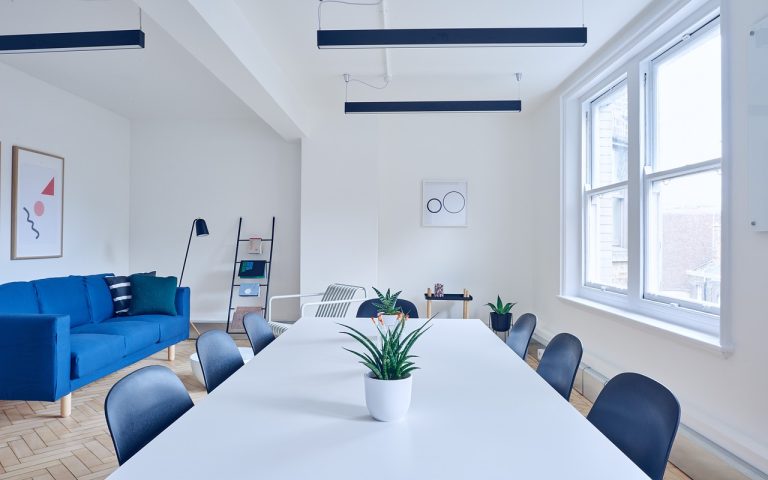 découvrez les tables yougoslaves, alliant artisanat traditionnel et design moderne. explorez notre collection unique qui met en valeur l'élégance et la fonctionnalité pour tous les intérieurs.