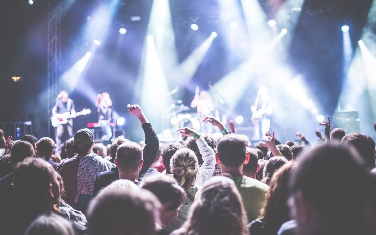 découvrez les festivals de musique incontournables qui animent l'été ! profitez de performances incroyables, d'une ambiance festive et de moments inoubliables avec vos artistes préférés. que vous soyez amateur de rock, de jazz, d'électro ou de musique du monde, il y en a pour tous les goûts. ne manquez pas ces événements qui célèbrent la passion de la musique à travers des scènes grandioses. préparez-vous à vibrer au rythme des mélodies et à vivre des expériences uniques lors de notre sélection de festivals de musique.