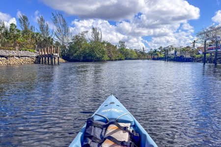 découvrez l'univers fascinant du kayak ! que vous soyez débutant ou expert, explorez des conseils, des destinations idéales et des techniques pour naviguer en toute sécurité sur l'eau. préparez-vous à vivre des aventures inoubliables en pleine nature.