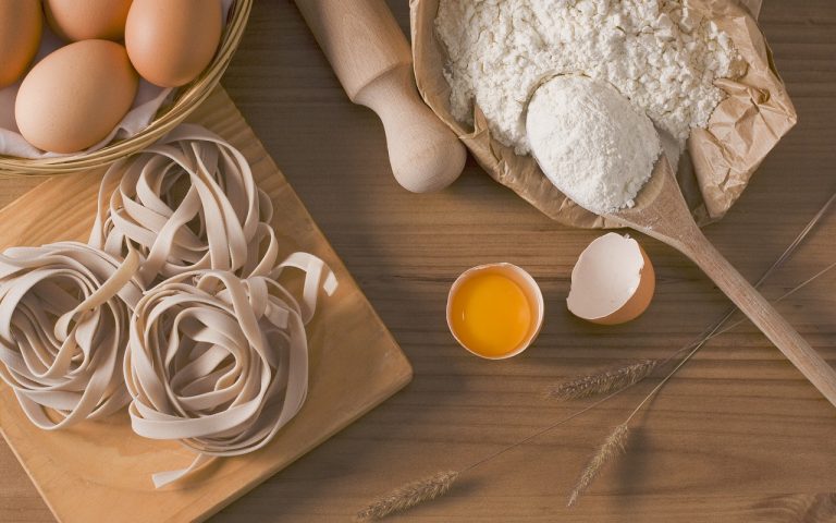 découvrez l'art de la gastronomie, une célébration des saveurs et de la créativité culinaire. plongez dans un monde de recettes raffinées, d'ingrédients exquis et de traditions gastronomiques du monde entier.