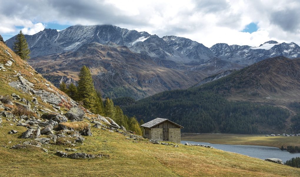 découvrez l'univers de la randonnée : des conseils pratiques, des itinéraires à travers des paysages à couper le souffle et des astuces pour profiter pleinement de vos sorties en pleine nature.