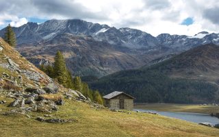 découvrez l'univers de la randonnée : des conseils pratiques, des itinéraires à travers des paysages à couper le souffle et des astuces pour profiter pleinement de vos sorties en pleine nature.