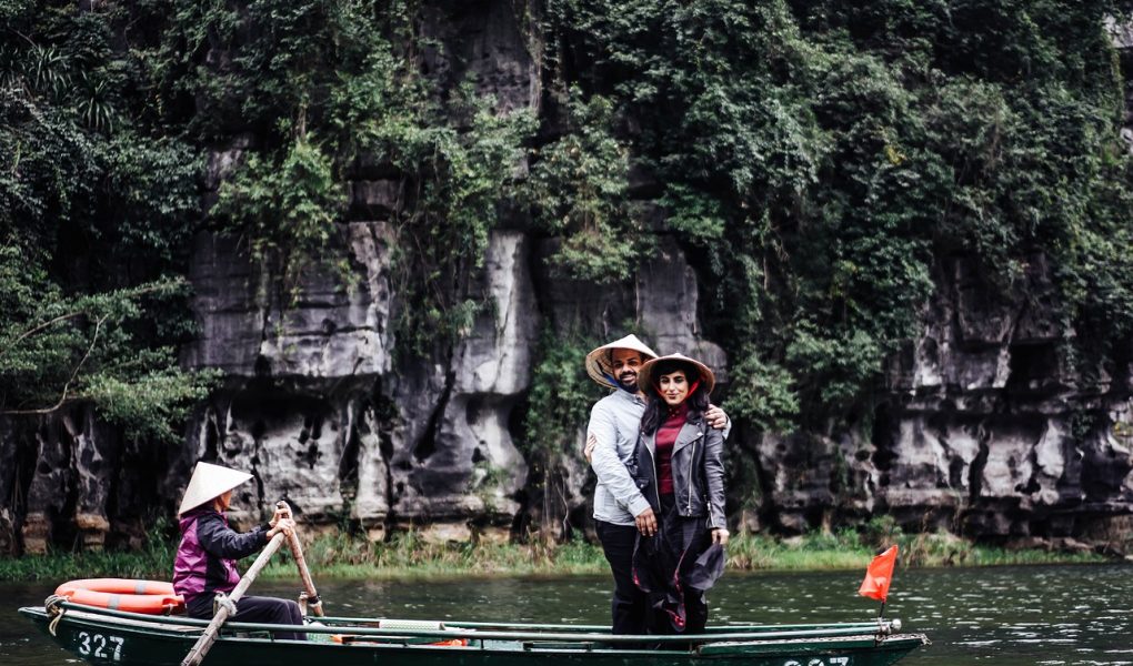 découvrez ninh thuận, une région côtière du vietnam réputée pour ses paysages magnifiques, ses plages de sable fin et son riche patrimoine culturel. explorez les sites historiques, la gastronomie locale et les activités en plein air qui font du ninh thuận une destination incontournable pour les amateurs de nature et d'aventure.