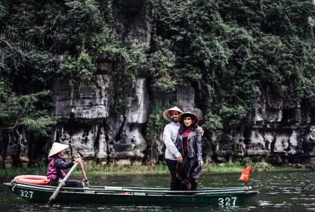 découvrez ninh thuận, une région côtière du vietnam réputée pour ses paysages magnifiques, ses plages de sable fin et son riche patrimoine culturel. explorez les sites historiques, la gastronomie locale et les activités en plein air qui font du ninh thuận une destination incontournable pour les amateurs de nature et d'aventure.
