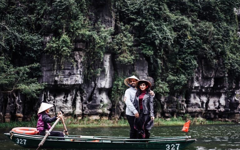 découvrez ninh thuận, une région côtière du vietnam réputée pour ses paysages magnifiques, ses plages de sable fin et son riche patrimoine culturel. explorez les sites historiques, la gastronomie locale et les activités en plein air qui font du ninh thuận une destination incontournable pour les amateurs de nature et d'aventure.