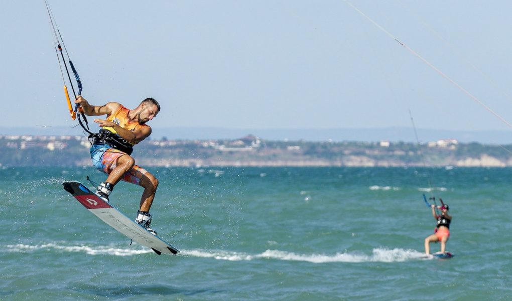 découvrez l'univers passionnant des sports nautiques ! que vous soyez amateur de plongée, de voile, de surf ou de kayak, explorez nos conseils et astuces pour profiter au maximum de vos aventures aquatiques. rejoignez-nous et plongez dans l'action !