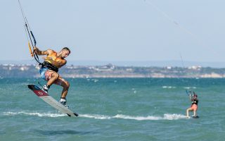 découvrez l'univers passionnant des sports nautiques ! que vous soyez amateur de plongée, de voile, de surf ou de kayak, explorez nos conseils et astuces pour profiter au maximum de vos aventures aquatiques. rejoignez-nous et plongez dans l'action !