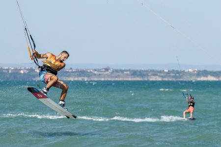 découvrez l'univers passionnant des sports nautiques ! que vous soyez amateur de plongée, de voile, de surf ou de kayak, explorez nos conseils et astuces pour profiter au maximum de vos aventures aquatiques. rejoignez-nous et plongez dans l'action !