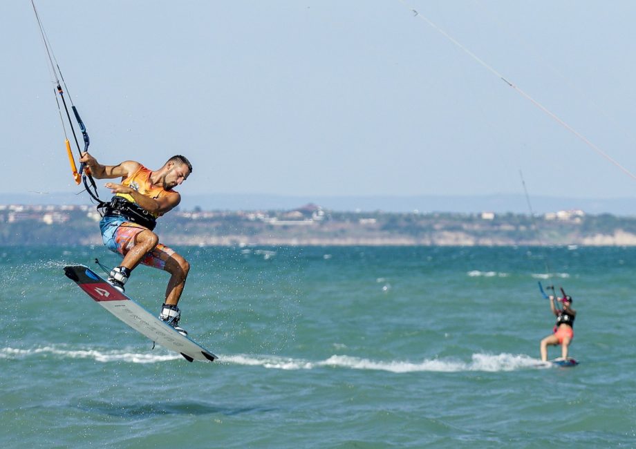 découvrez l'univers passionnant des sports nautiques ! que vous soyez amateur de plongée, de voile, de surf ou de kayak, explorez nos conseils et astuces pour profiter au maximum de vos aventures aquatiques. rejoignez-nous et plongez dans l'action !