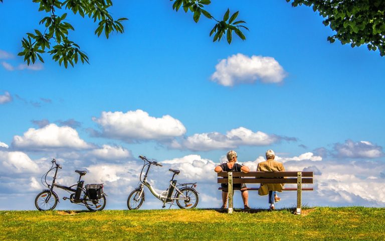découvrez notre sélection de vélos adaptés à tous les styles et niveaux, parfaits pour se déplacer en ville ou explorer la nature. profitez de nos conseils pour choisir le modèle idéal et roulez avec confort et style.