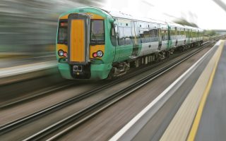 découvrez le plaisir du voyage en train : une expérience confortable, écologique et riche en paysages. explorez des destinations uniques tout en profitant du meilleur du rail.
