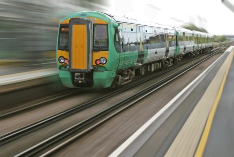 découvrez le plaisir du voyage en train : une expérience confortable, écologique et riche en paysages. explorez des destinations uniques tout en profitant du meilleur du rail.