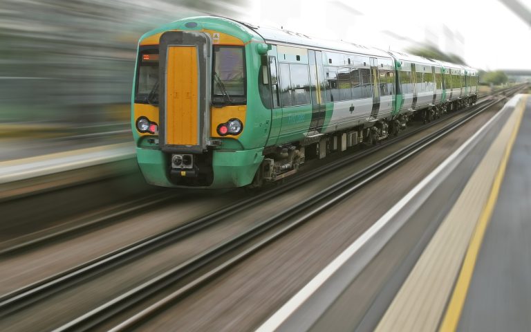 découvrez le plaisir du voyage en train : une expérience confortable, écologique et riche en paysages. explorez des destinations uniques tout en profitant du meilleur du rail.