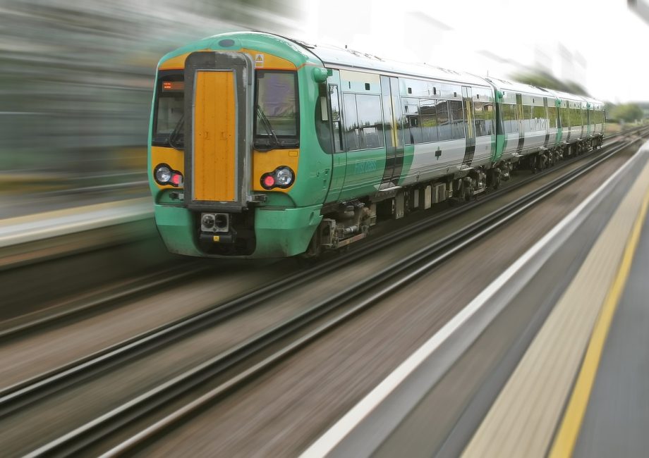 découvrez le plaisir du voyage en train : une expérience confortable, écologique et riche en paysages. explorez des destinations uniques tout en profitant du meilleur du rail.