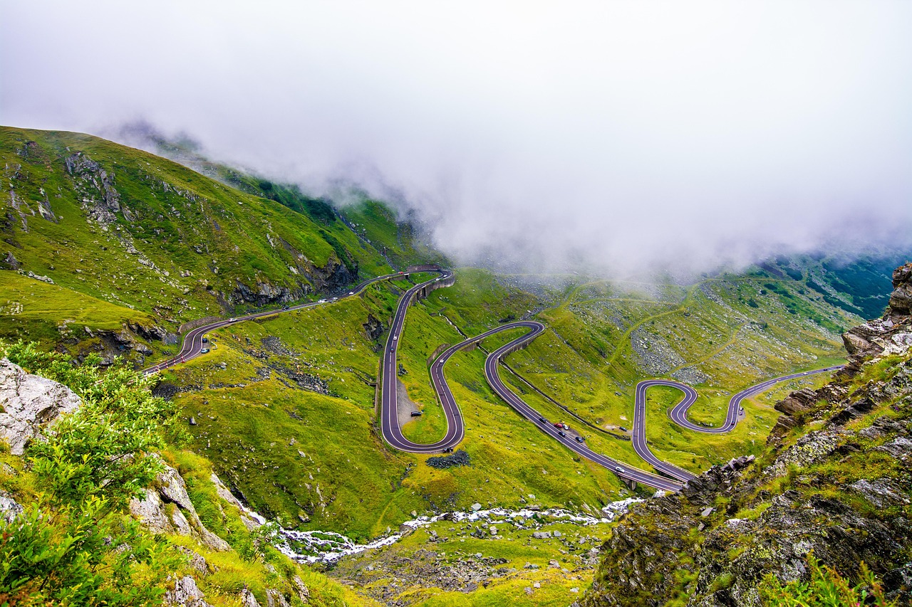 découvrez les routes culinaires, un voyage savoureux à travers les traditions gastronomiques et les délices locaux. explorez des recettes authentiques, des marchés colorés et des restaurants réputés pour éveiller vos sens et enrichir votre expérience culinaire.