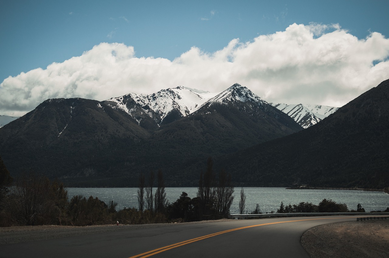 découvrez les routes culinaires qui vous mèneront à travers des saveurs authentiques et des spécialités régionales. explorez, dégustez et émerveillez vos papilles tout en parcourant des paysages enchanteurs.