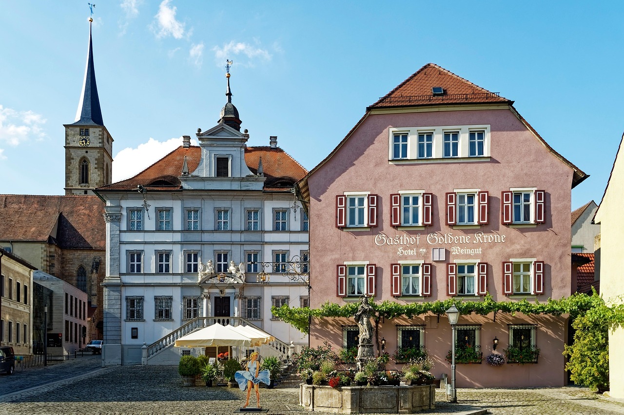 découvrez l'élégance intemporelle des bâtiments historiques, témoins de notre patrimoine architectural. explorez des structures qui racontent l'histoire à travers leur design unique et leur importance culturelle.