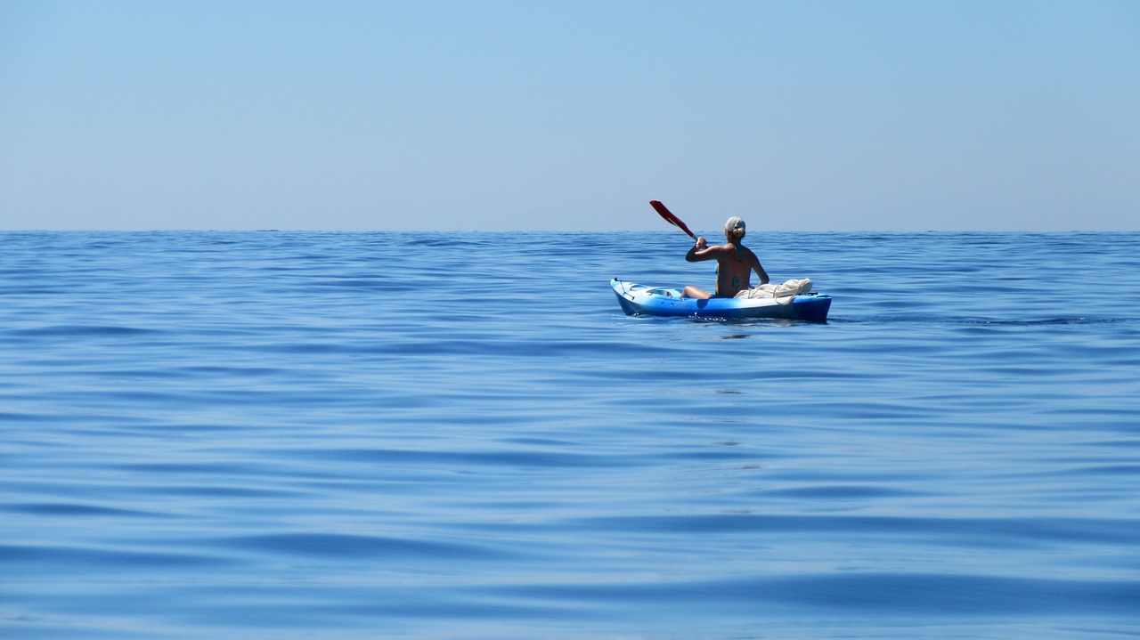 découvrez le monde passionnant du kayak, une activité aquatique qui allie aventure, exploration et détente. que vous soyez débutant ou expert, nos conseils et astuces vous aideront à profiter pleinement de vos sorties en kayak. explorez les plus beaux itinéraires, apprenez les techniques de navigation et plongez dans la nature !