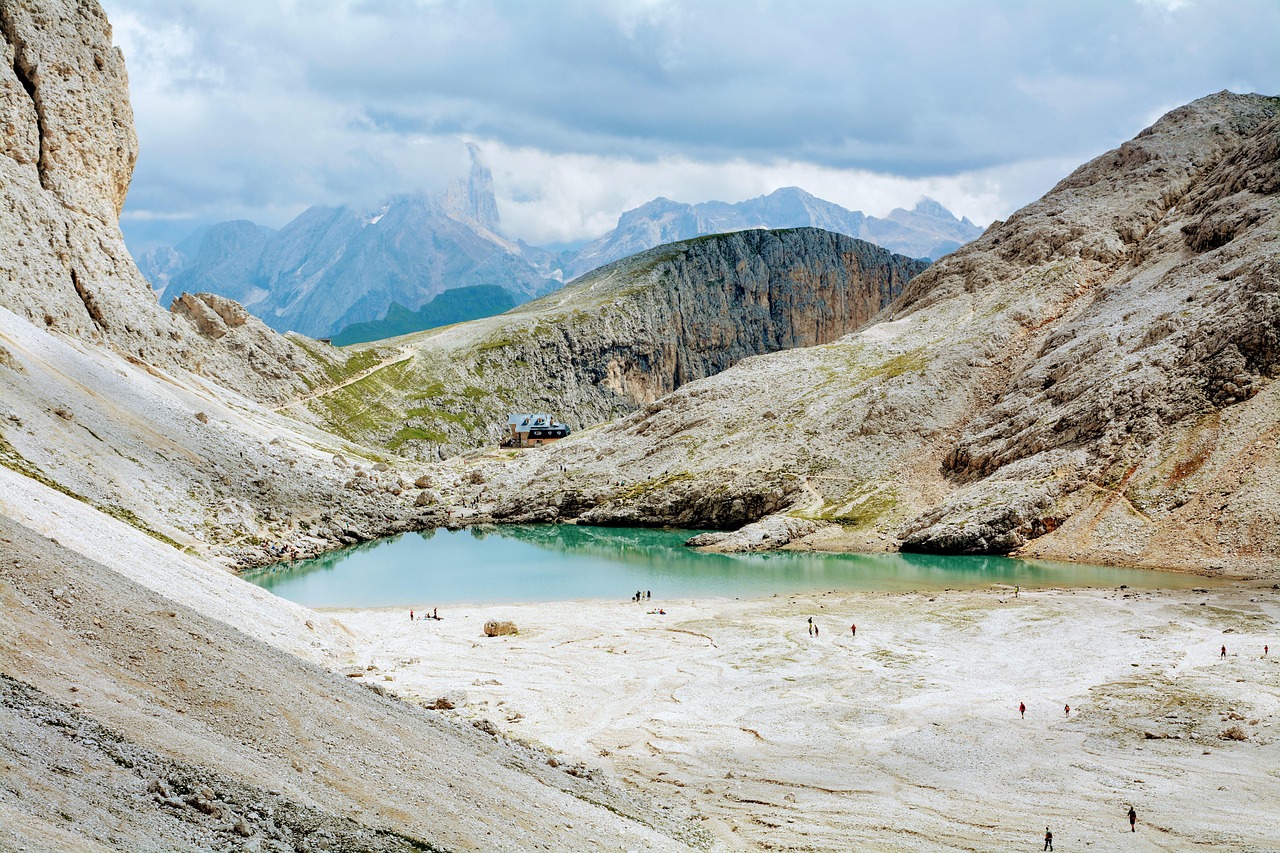 découvrez les sentiers balisés : explorez la nature en toute sécurité grâce à nos parcours identifiés et entretenus. parfait pour les randonneurs de tous niveaux, ces itinéraires vous guident à travers des paysages à couper le souffle.