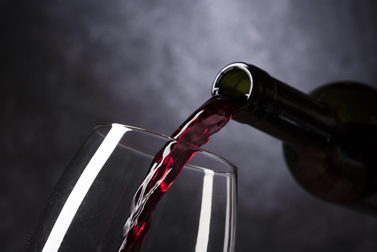 découvrez l'univers fascinant des caves à vin : un voyage sensoriel à travers les meilleurs crus, des conseils de dégustation, et des astuces pour créer votre propre cave. plongez dans l'art de la vinification et savourez chaque gorgée.
