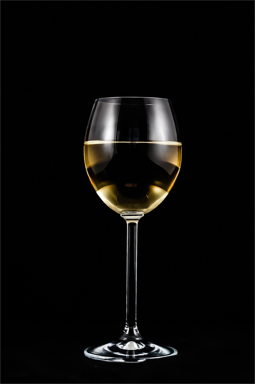 découvrez l'univers fascinant des caves à vin, où passion et savoir-faire se rencontrent. explorez nos sélections de vins raffinés, apprenez les techniques de conservation et plongez dans l'art de l'œnologie.