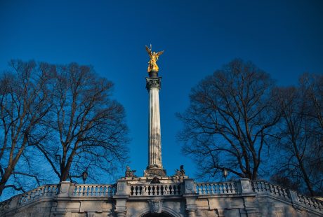 découvrez l'importance de l'héritage, un lien entre le passé et le présent. explorez comment nos traditions, valeurs et biens culturels façonnent notre identité et influencent notre avenir.