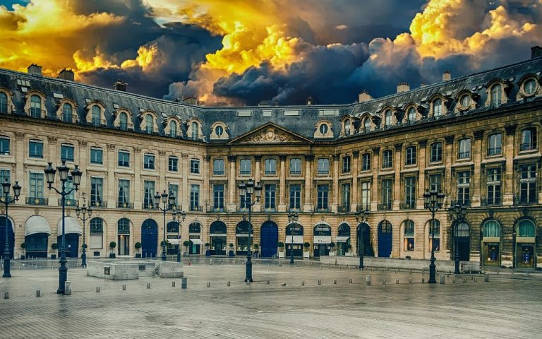 découvrez l'univers fascinant de l'architecture, où créativité et innovation se rencontrent pour façonner des paysages urbains uniques et des structures emblématiques. explorez des styles variés, des techniques de construction modernes et l'impact de l'architecture sur notre quotidien.
