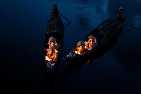découvrez les traditions locales riches et variées qui font la singularité de notre culture. plongez dans les coutumes, fêtes et savoir-faire uniques qui façonnent l'identité des régions et célèbrent l'héritage collectif.