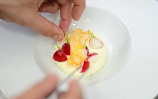 découvrez l'art de la gastronomie, une célébration des saveurs et des techniques culinaires du monde entier. apprenez à créer des plats raffinés, explorez des recettes inspirantes et plongez dans l'univers des chefs étoilés. que vous soyez un passionné ou un amateur, laissez-vous emporter par la magie des goûts.