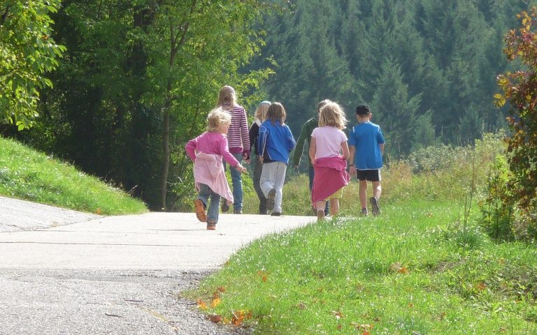 découvrez des idées et des conseils pour des sorties en famille inoubliables. que ce soit pour des activités en plein air, des visites culturelles ou des événements locaux, trouvez l'inspiration pour profiter de moments précieux avec vos proches.