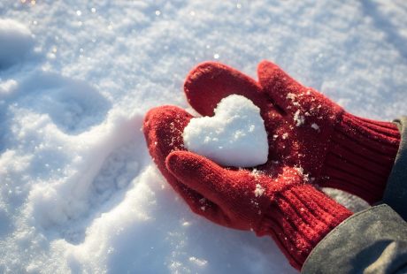 plongez dans l'histoire captivante d'offline love, un récit touchant qui explore les liens émotionnels à l'ère numérique. découvrez comment deux âmes connectées par la magie des rencontres en ligne naviguent à travers les défis de l'amour véritable, loin des écrans.